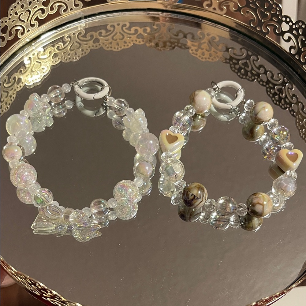 💖5 for $25😻 Elegant Iridescent and Cream Beaded Keychain